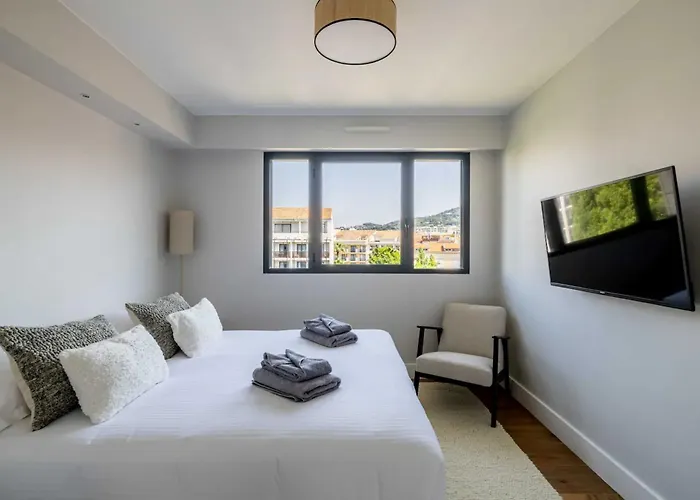 Carlton Riviera -