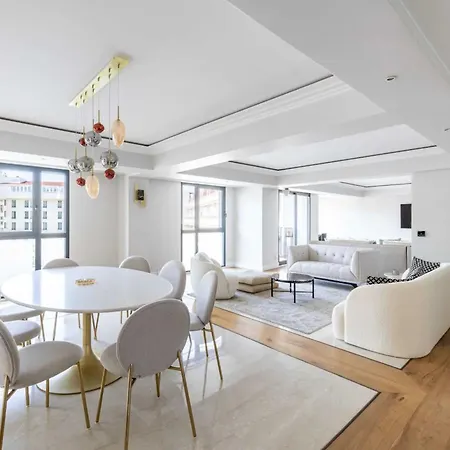 Carlton Riviera - *