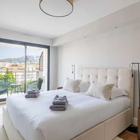 Carlton Riviera -