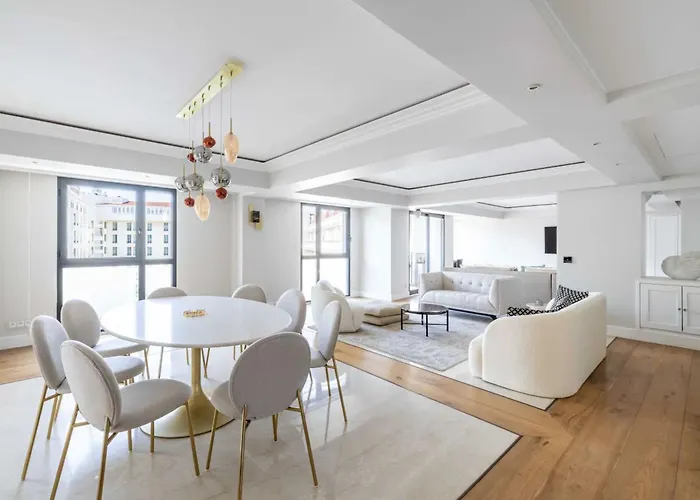 Carlton Riviera - *