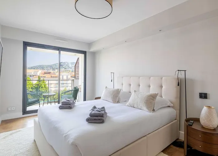 Carlton Riviera -